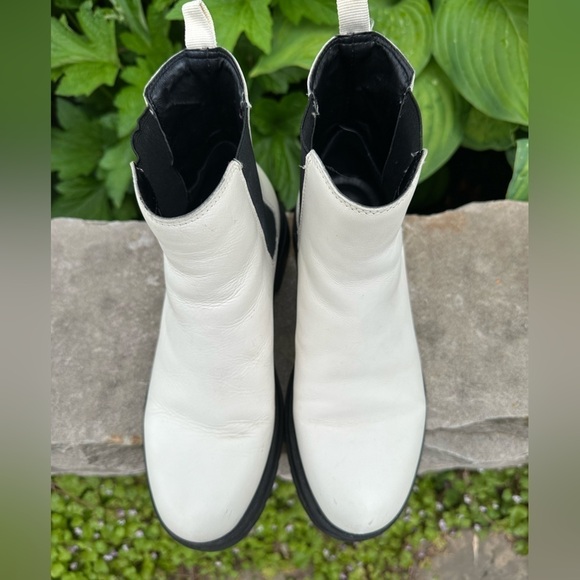 Marc Fisher Padmia White Leather Chelsea Combat Lug Sole Boots 7.5 - Picture 3 of 9